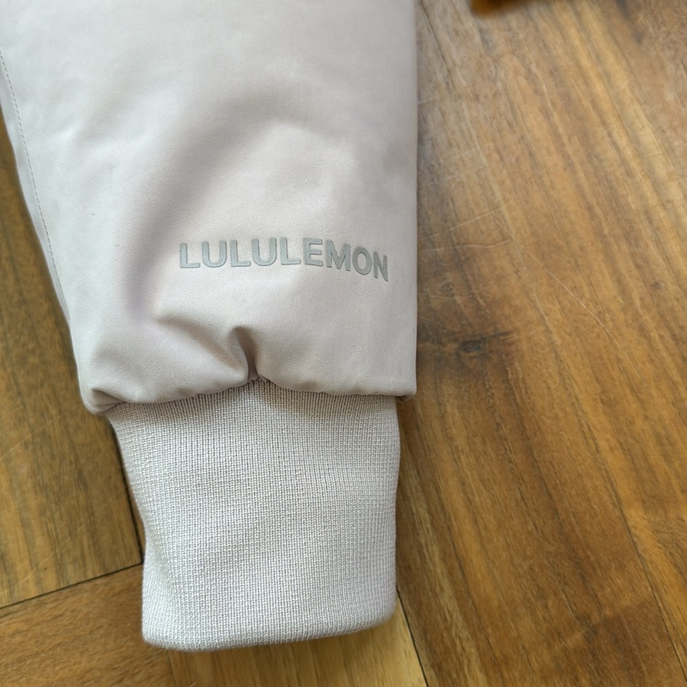 Lululemon Winter jacket. - Picture 9 of 10